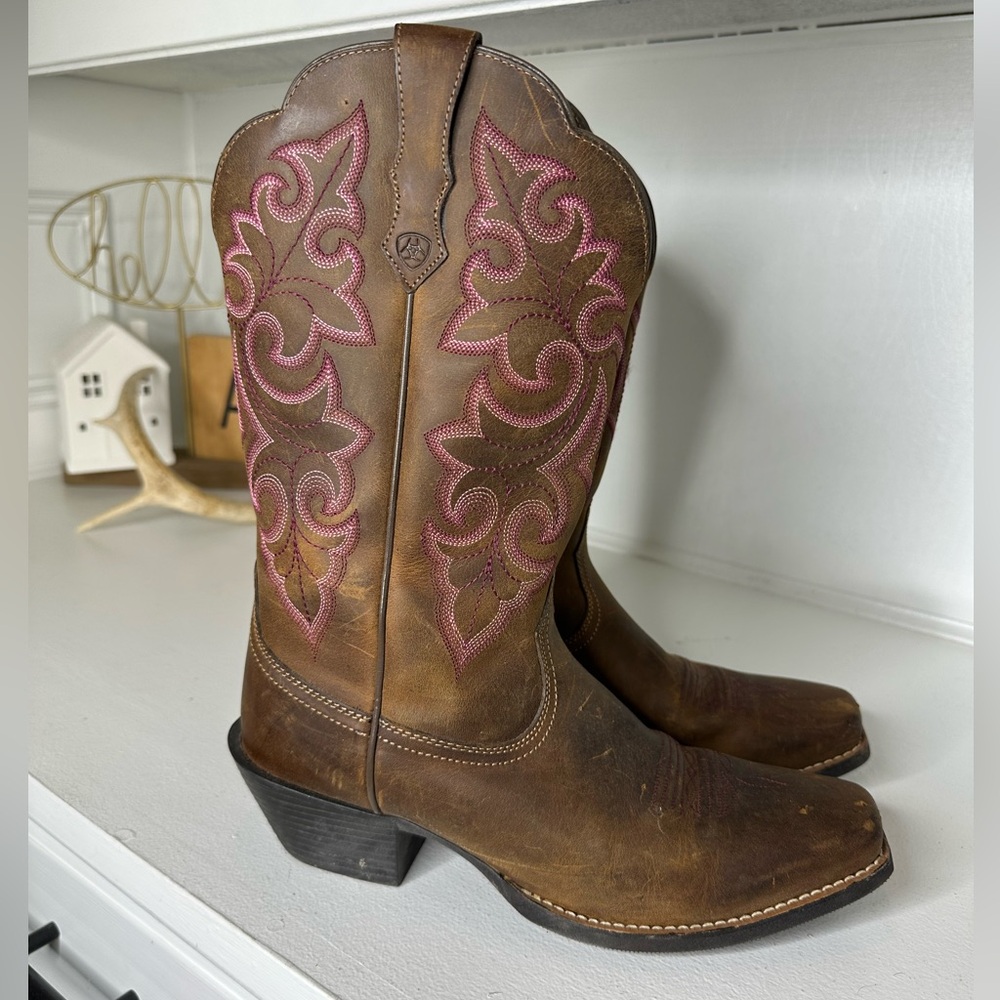 **SOLD**Ariat Women’s Western Cowboy Boots – Brown Leather with Pink Stitching - Picture 4 of 8